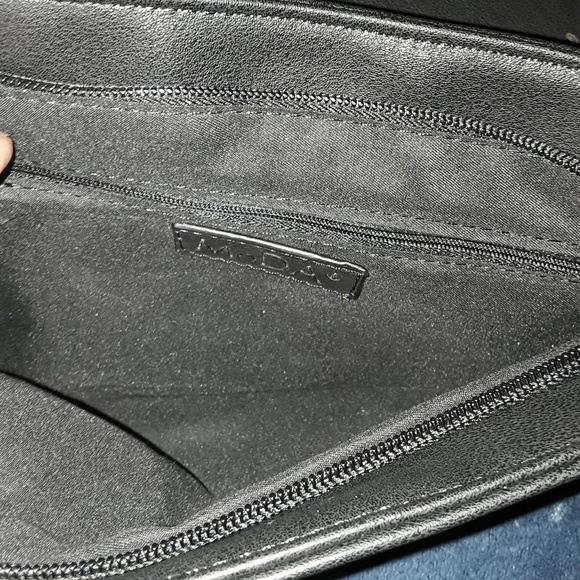 Black & White Daisy Floral Vegan Leather Clutch - Picture 8 of 8